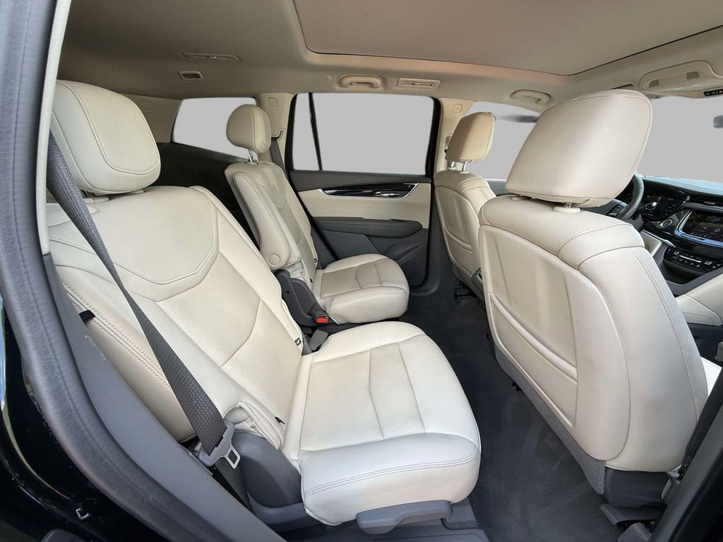 Used 2021 Cadillac XT6 Premium Luxury AWD/4WD image 16