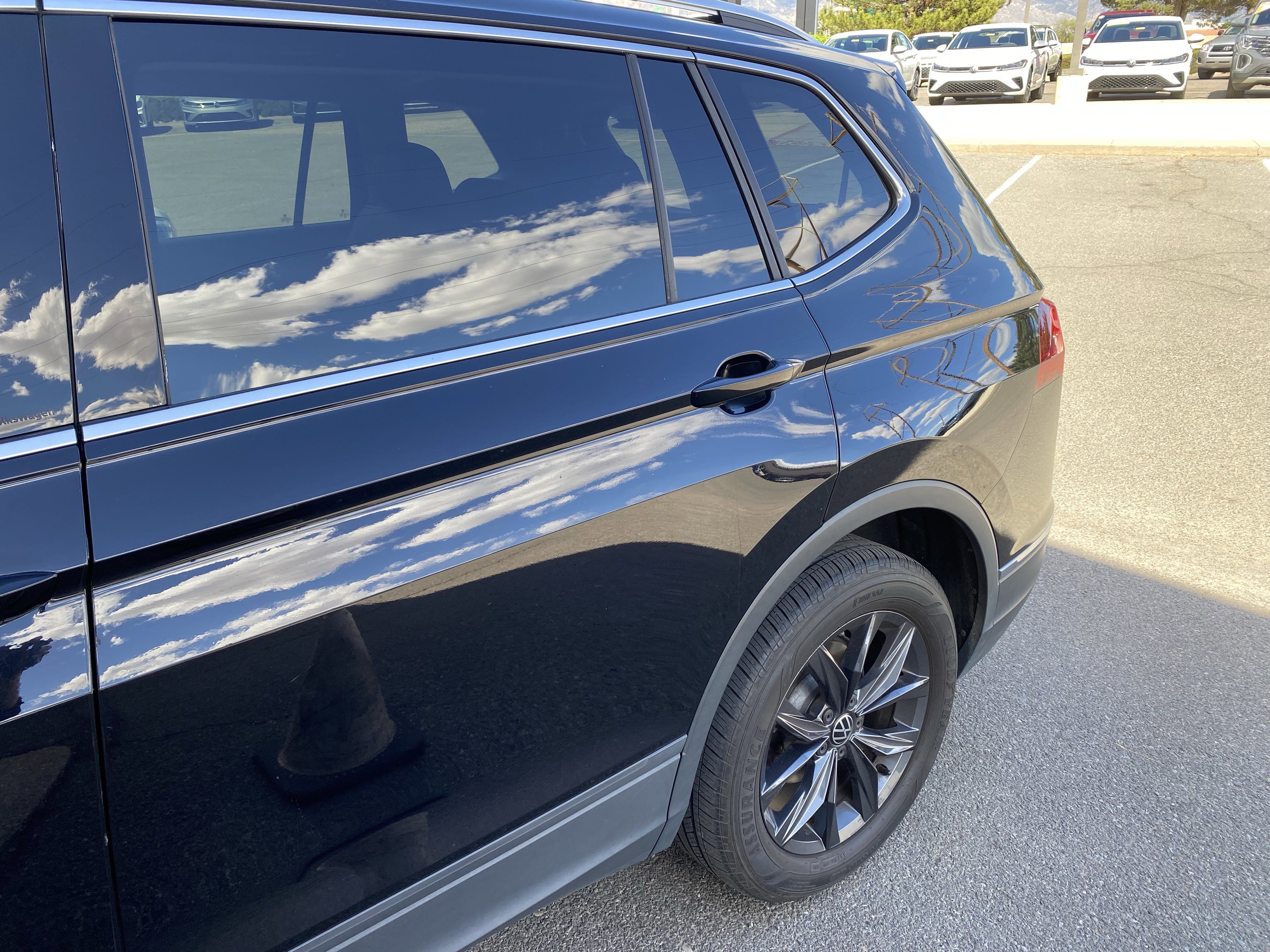 Used 2022 Volkswagen Tiguan SE w/ Panoramic Sunroof Package FWD image 54