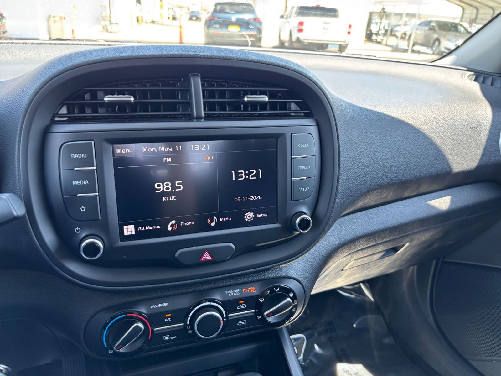 Used 2025 Kia Soul LX w/ LX Technology Package FWD image 17