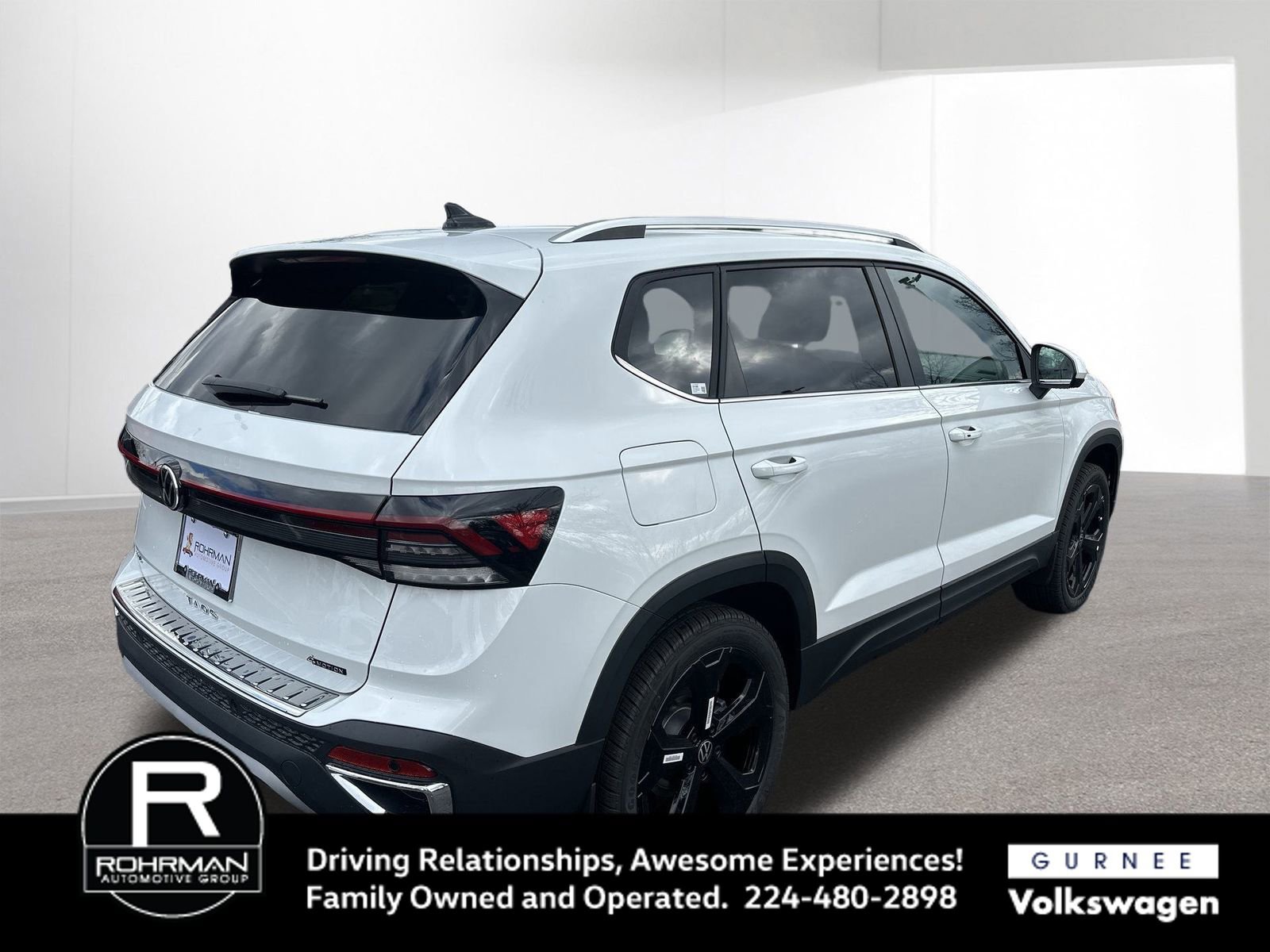 Used 2025 Volkswagen Taos SEL AWD/4WD image 10