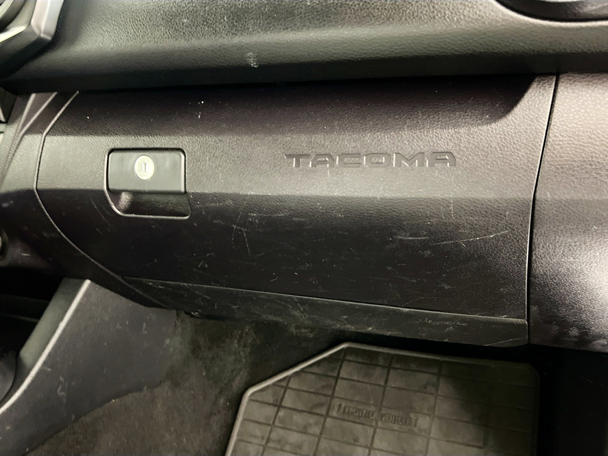 Used 2018 Toyota Tacoma SR image 33