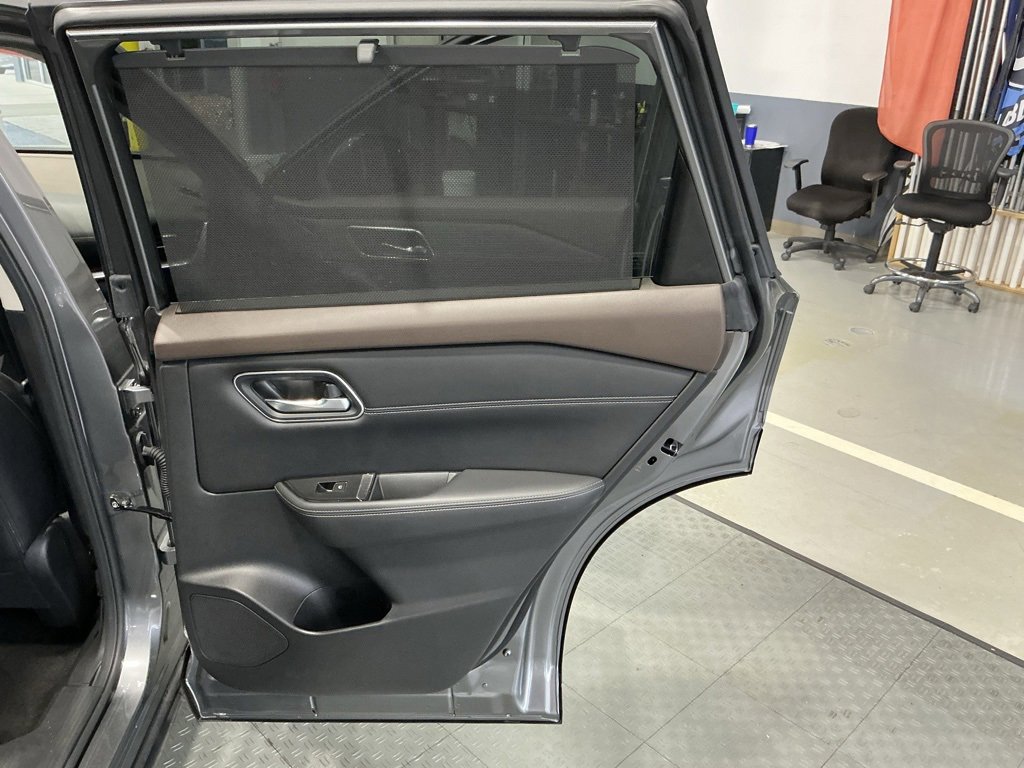 Used 2023 Nissan Rogue Platinum w/ Platinum Premium Package image 31