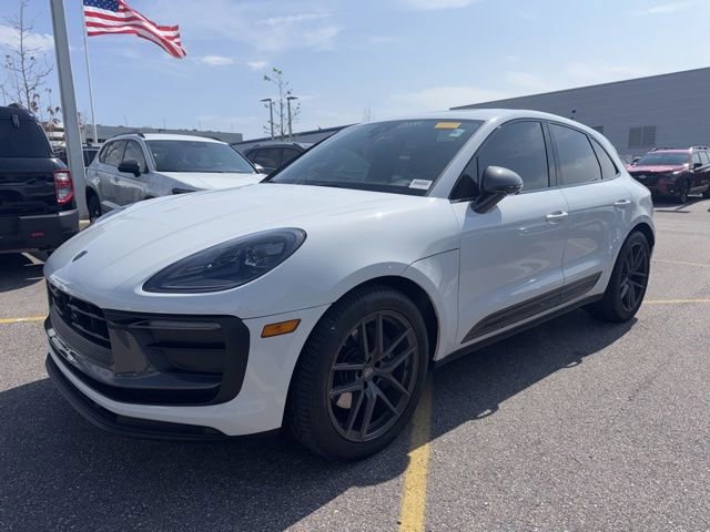 Used 2025 Porsche Macan Turbo image 3
