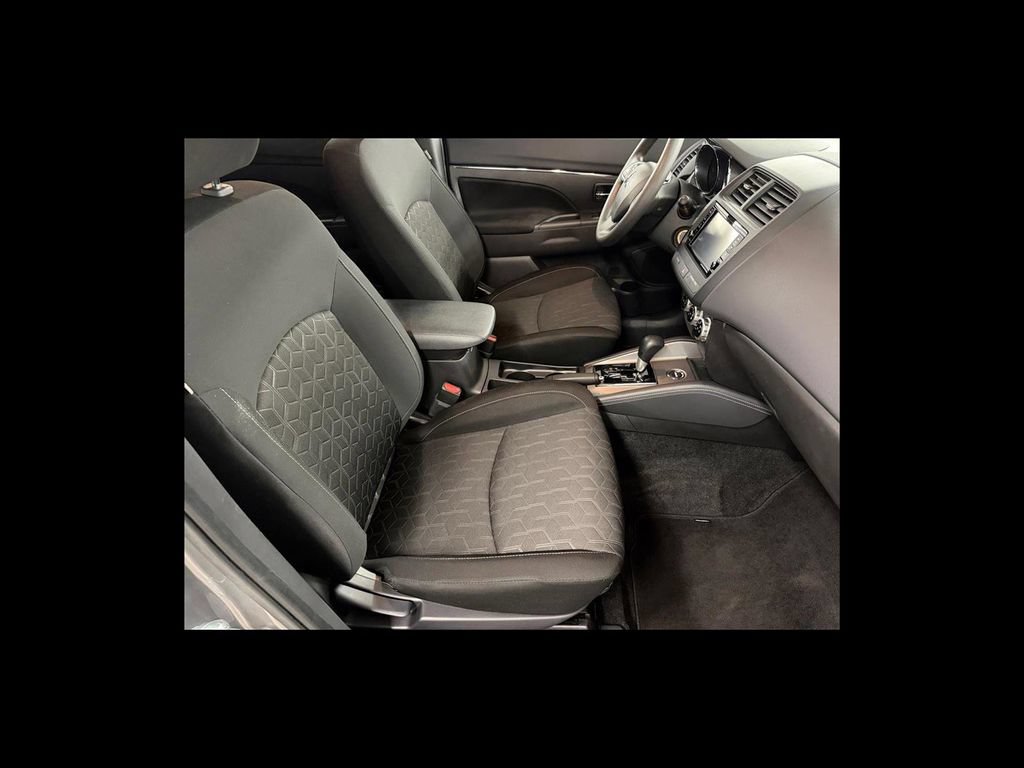 Used 2025 Mitsubishi Outlander Sport ES AWD/4WD image 18
