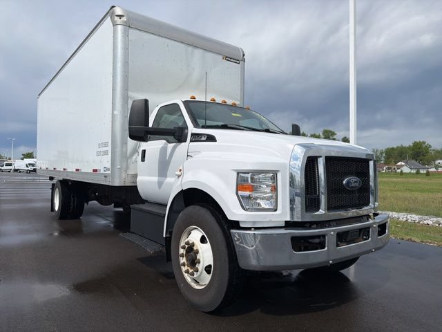Used 2022 Ford F750 2WD Regular Cab Super Duty image 1