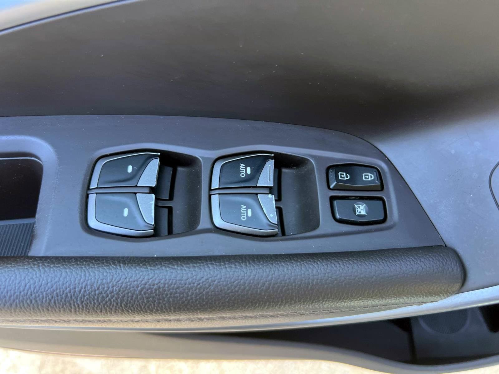 Used 2018 Hyundai Santa Fe AWD image 15