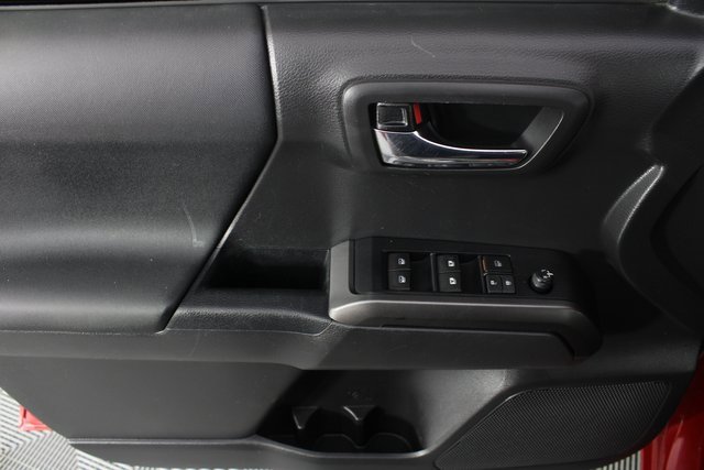 Used 2022 Toyota Tacoma TRD Off-Road image 13