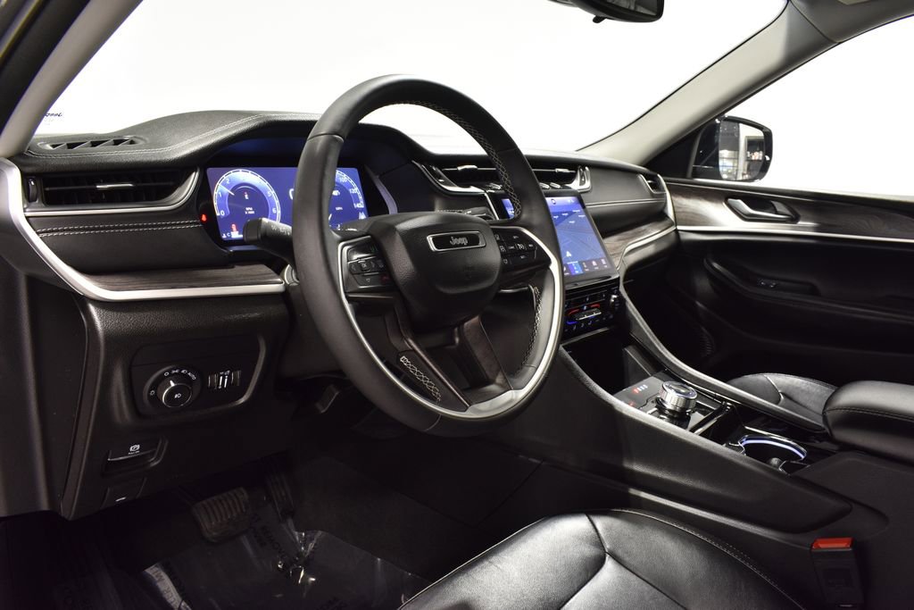 Used 2023 Jeep Grand Cherokee L Limited image 11
