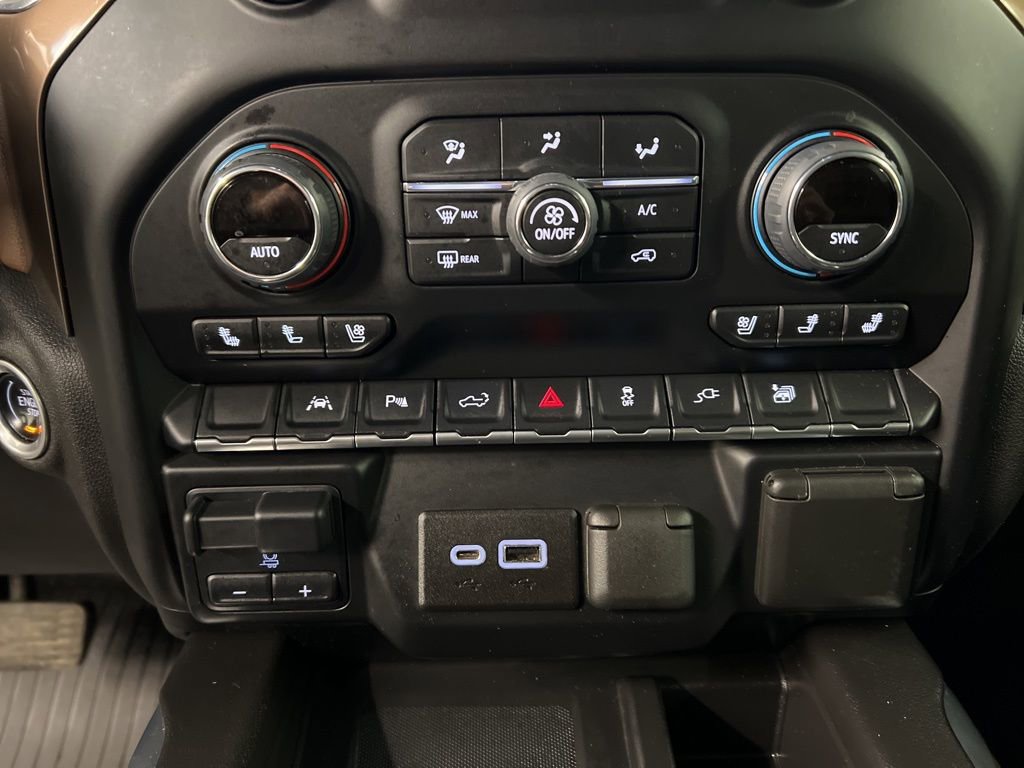 Used 2022 Chevrolet Silverado 1500 High Country w/ Technology Package image 16