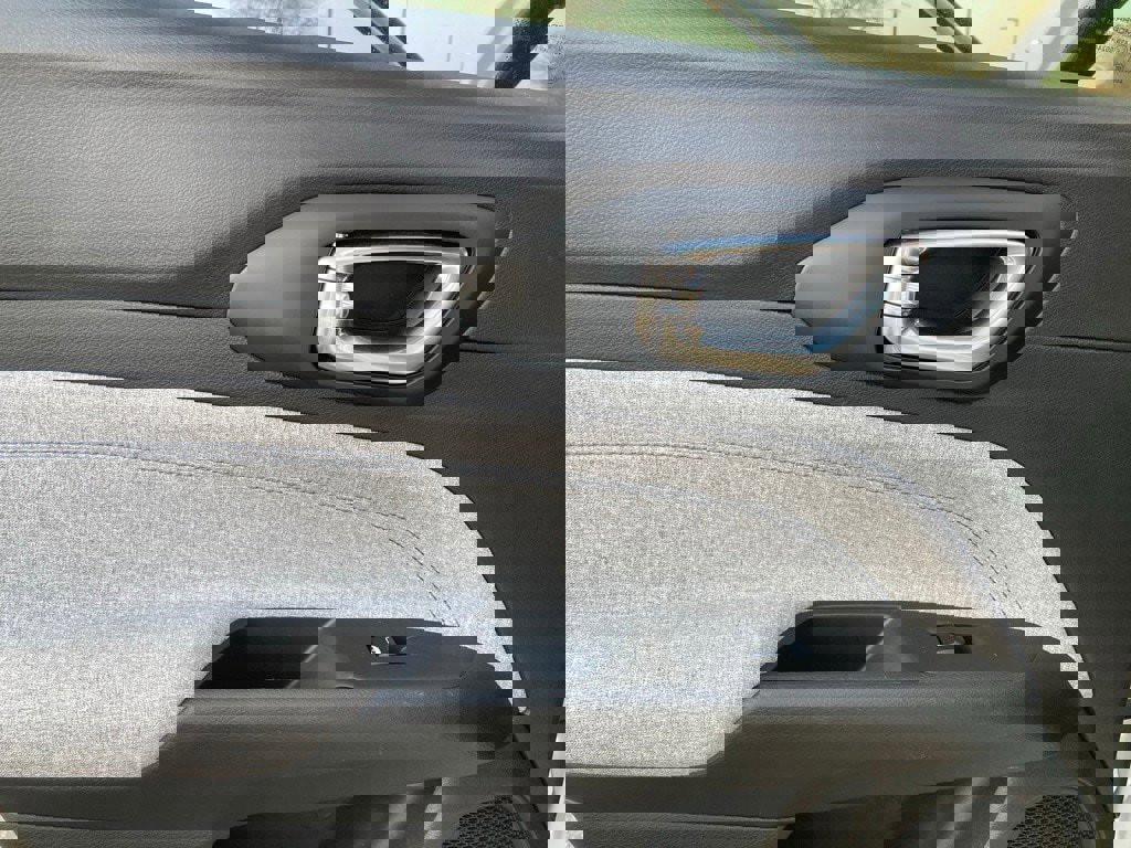 Used 2025 Jeep Compass Latitude image 12