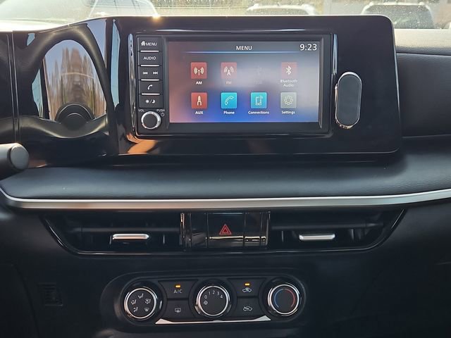 Used 2025 Nissan Kicks S image 17