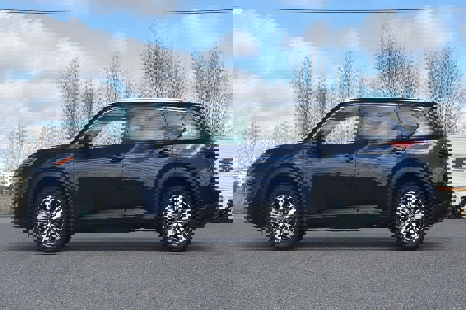 Used 2024 Nissan Rogue SL w/ SL Premium Package AWD/4WD image 5