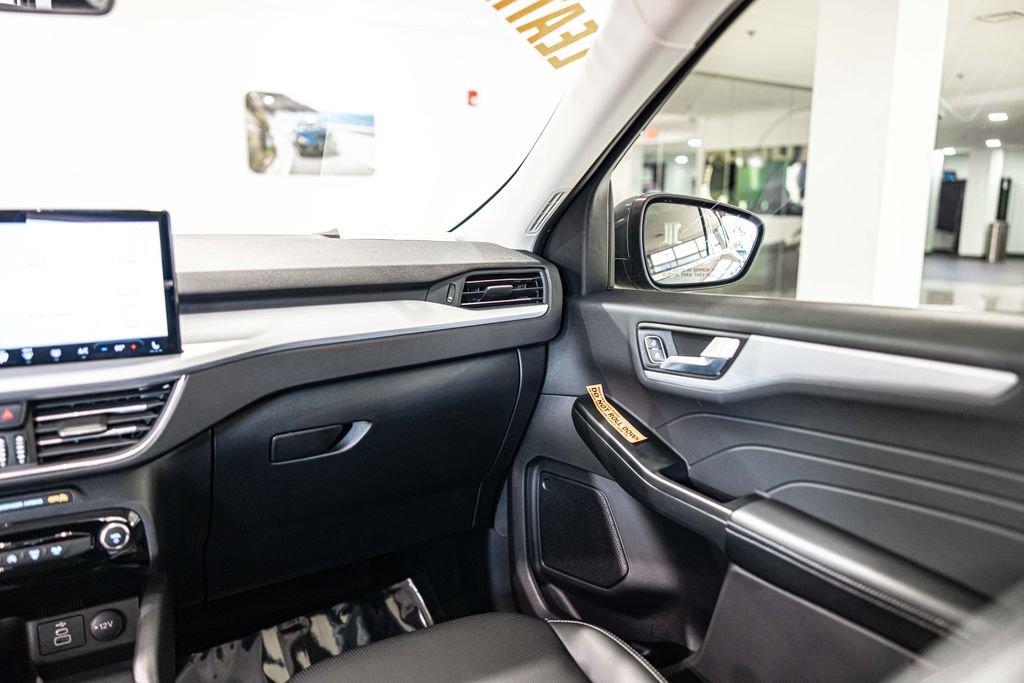 Used 2025 Ford Escape Platinum image 38