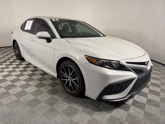 Used 2024 Toyota Camry SE w/ Convenience Package FWD image 9