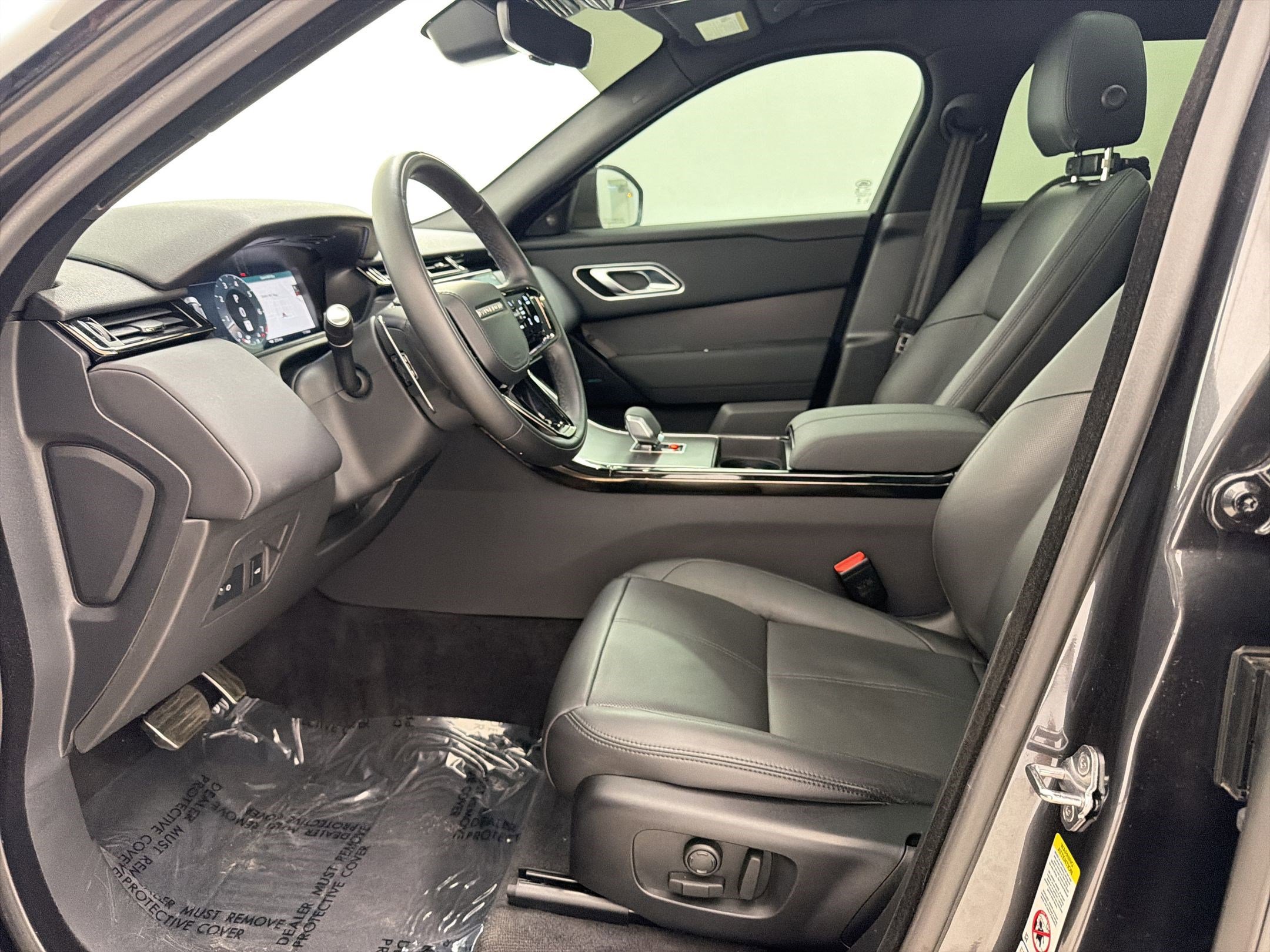 Certified 2025 Land Rover Range Rover Velar Dynamic SE AWD/4WD image 5