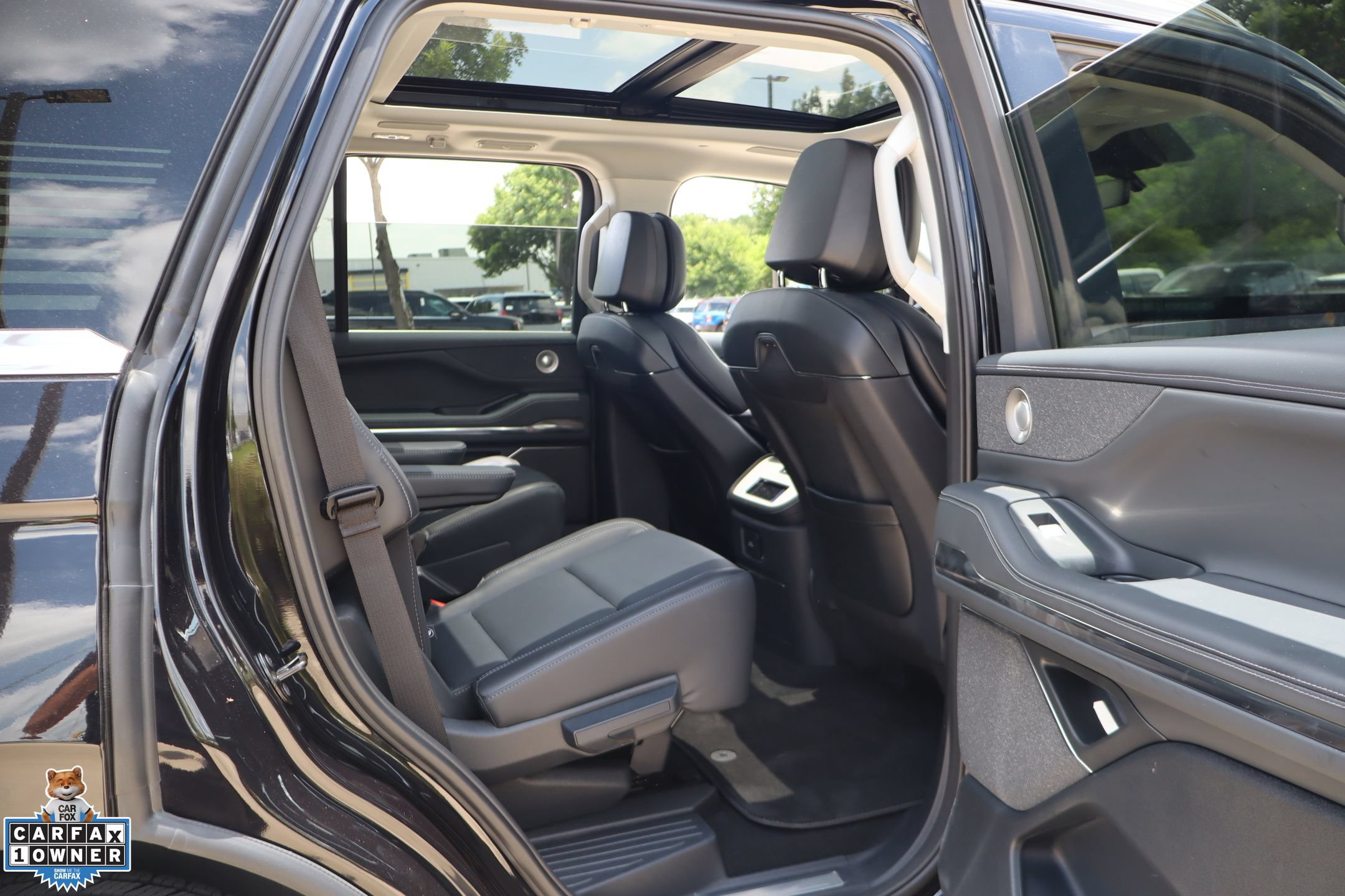 Used 2025 Lincoln Navigator Reserve AWD/4WD image 31