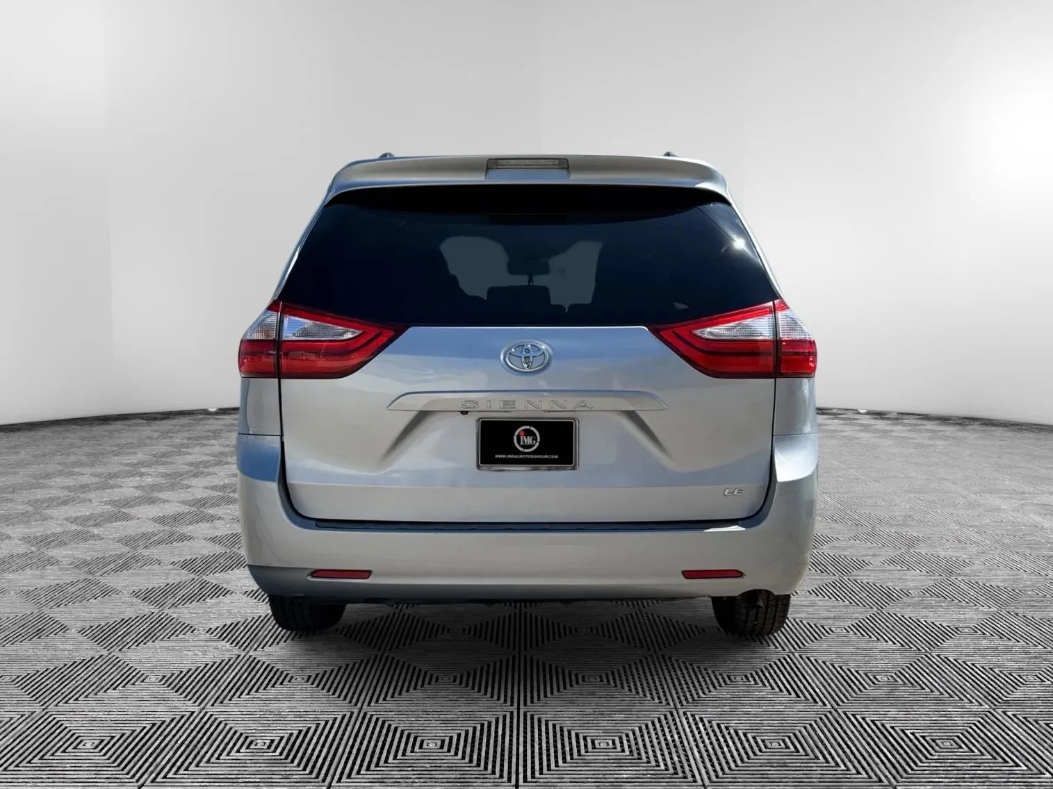 Used 2015 Toyota Sienna LE image 7