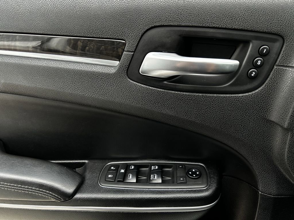 Used 2019 Chrysler 300 Limited image 25
