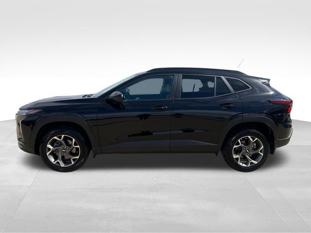 Used 2025 Chevrolet Trax LT w/ Driver Confidence Package FWD image 3
