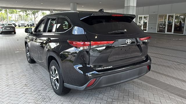 Certified 2021 Toyota Highlander XLE FWD image 5