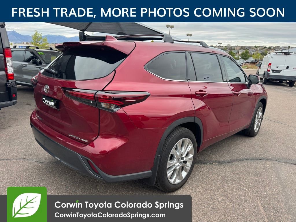 Used 2025 Toyota Highlander Limited AWD/4WD image 8