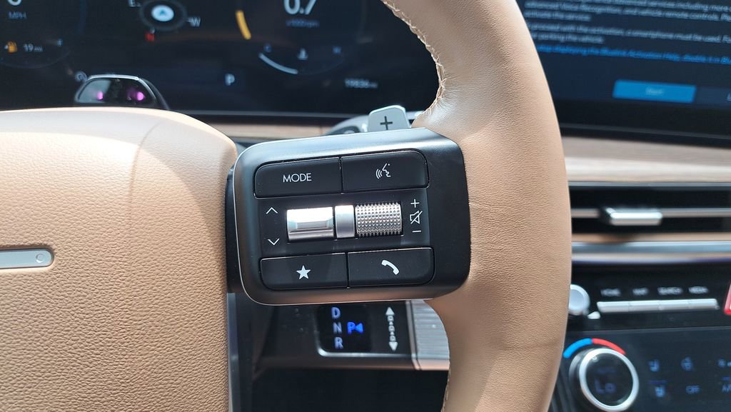 Used 2025 Hyundai Santa Fe Limited image 31