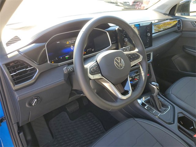 Certified 2025 Volkswagen Taos SE image 21