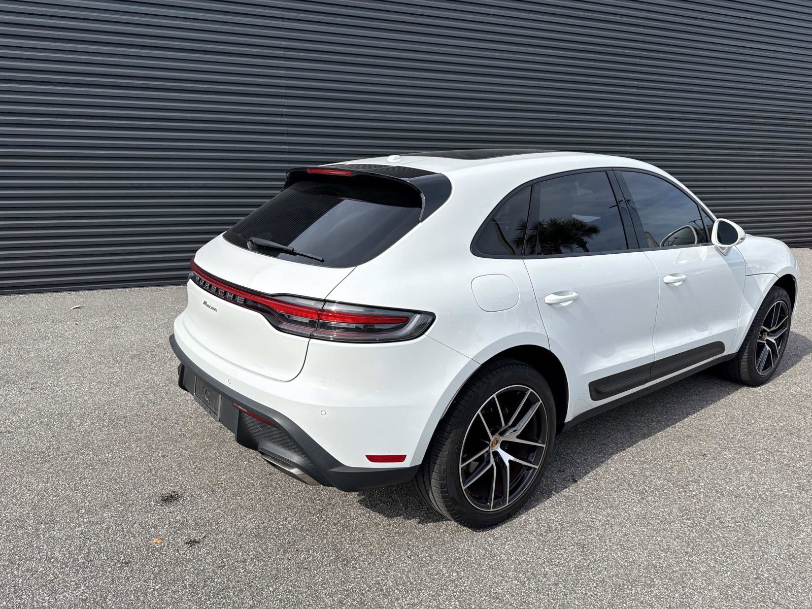 Certified 2022 Porsche Macan image 7