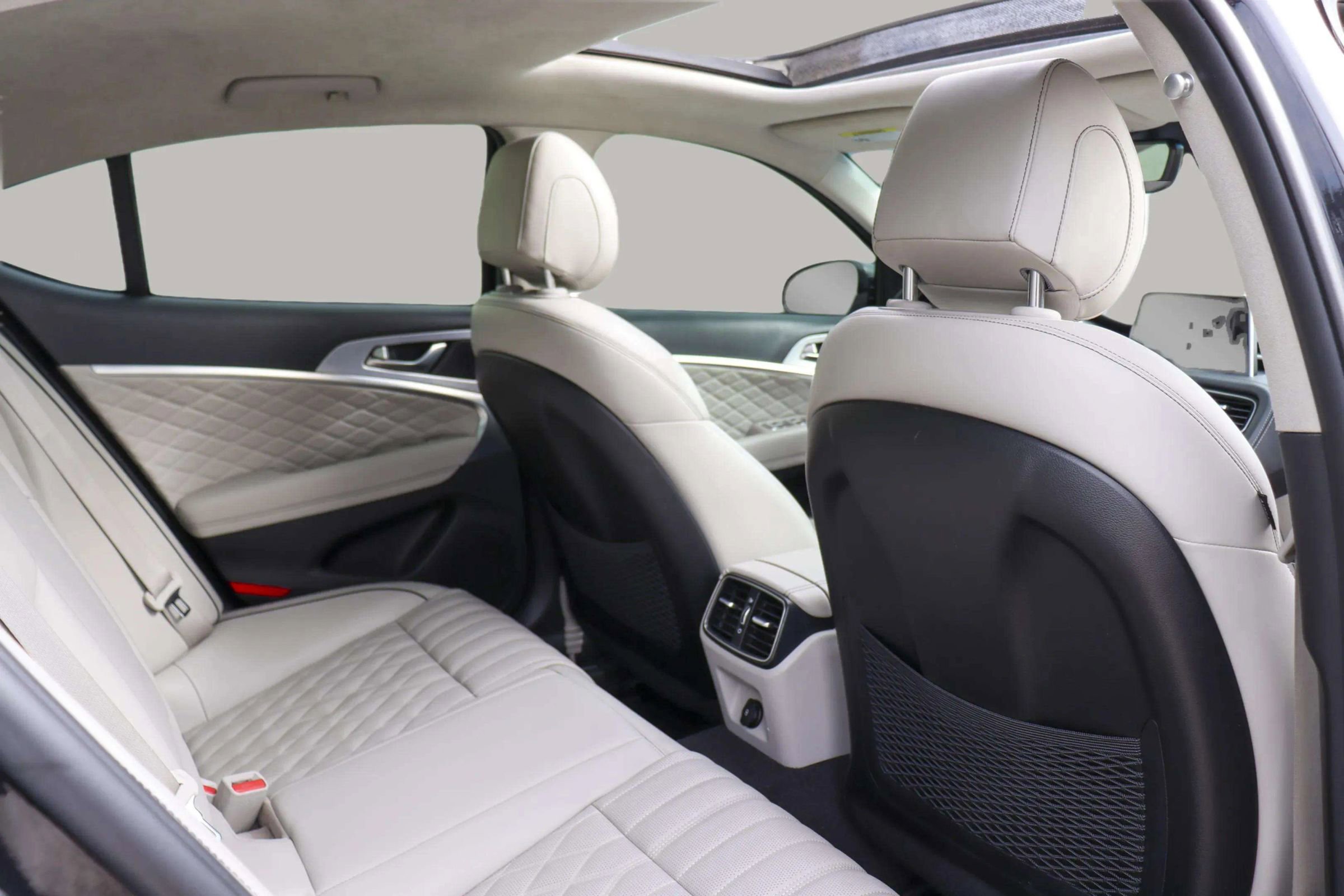 Used 2021 Genesis G70 2.0T w/ Prestige Package image 31