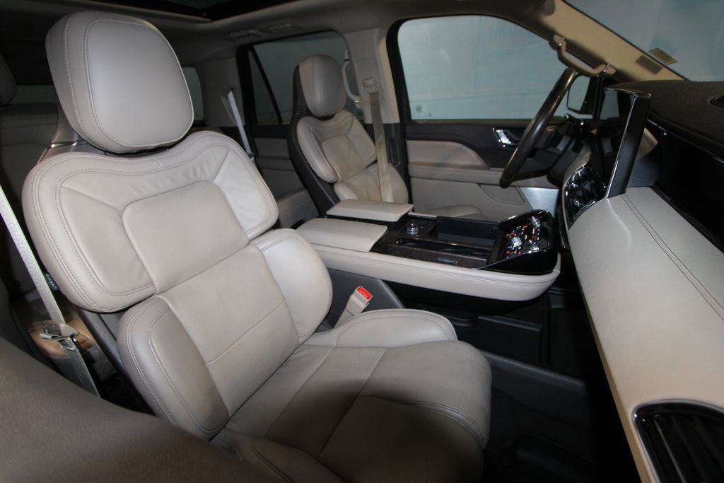 Used 2024 Lincoln Navigator L Reserve image 25
