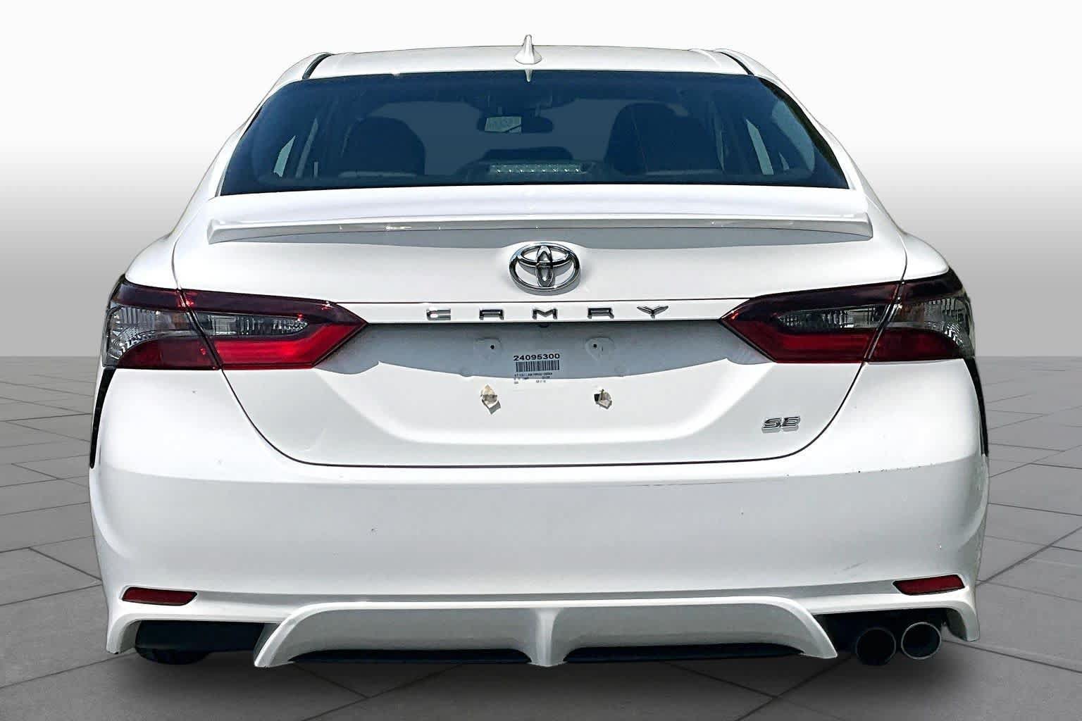 Used 2024 Toyota Camry SE FWD image 5