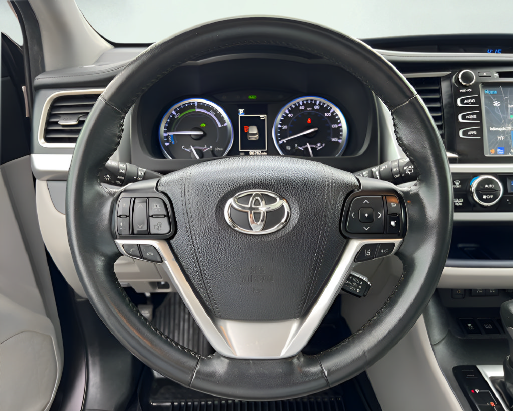 Used 2018 Toyota Highlander XLE AWD/4WD image 32