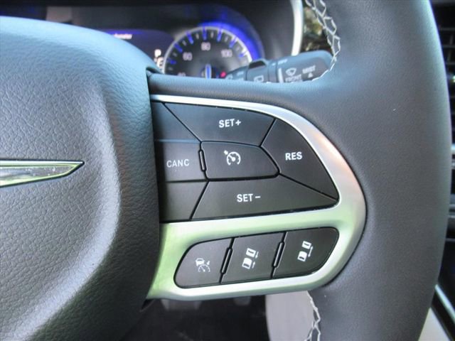 Used 2024 Chrysler Pacifica Limited image 22