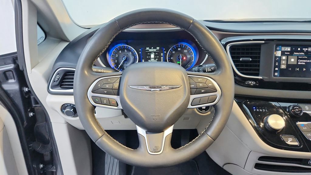 Used 2023 Chrysler Voyager LX image 18
