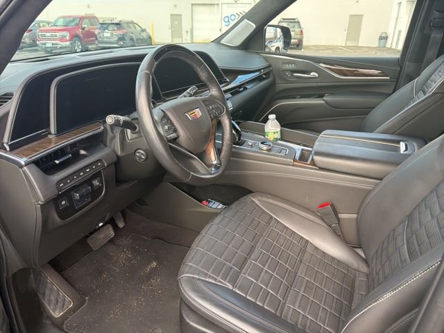 Used 2024 Cadillac Escalade Sport Platinum w/ LPO, ONYX Package image 5