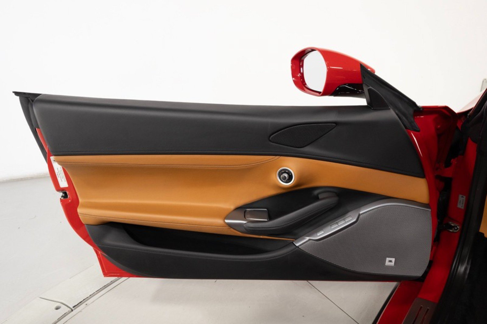Used 2019 Ferrari Portofino RWD image 37