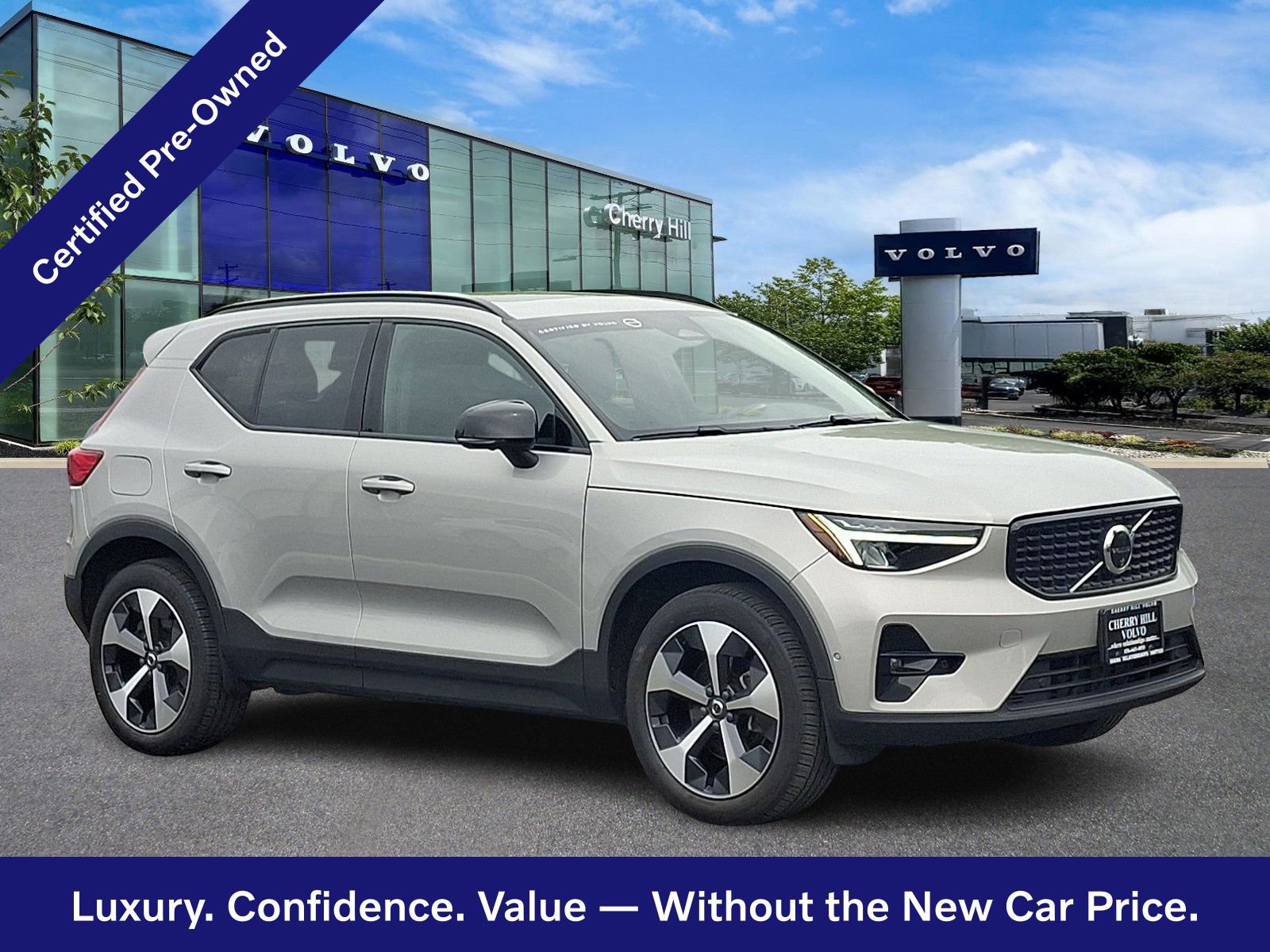 Certified 2024 Volvo XC40 B5 Plus w/ Protection Package Premier AWD/4WD image 1