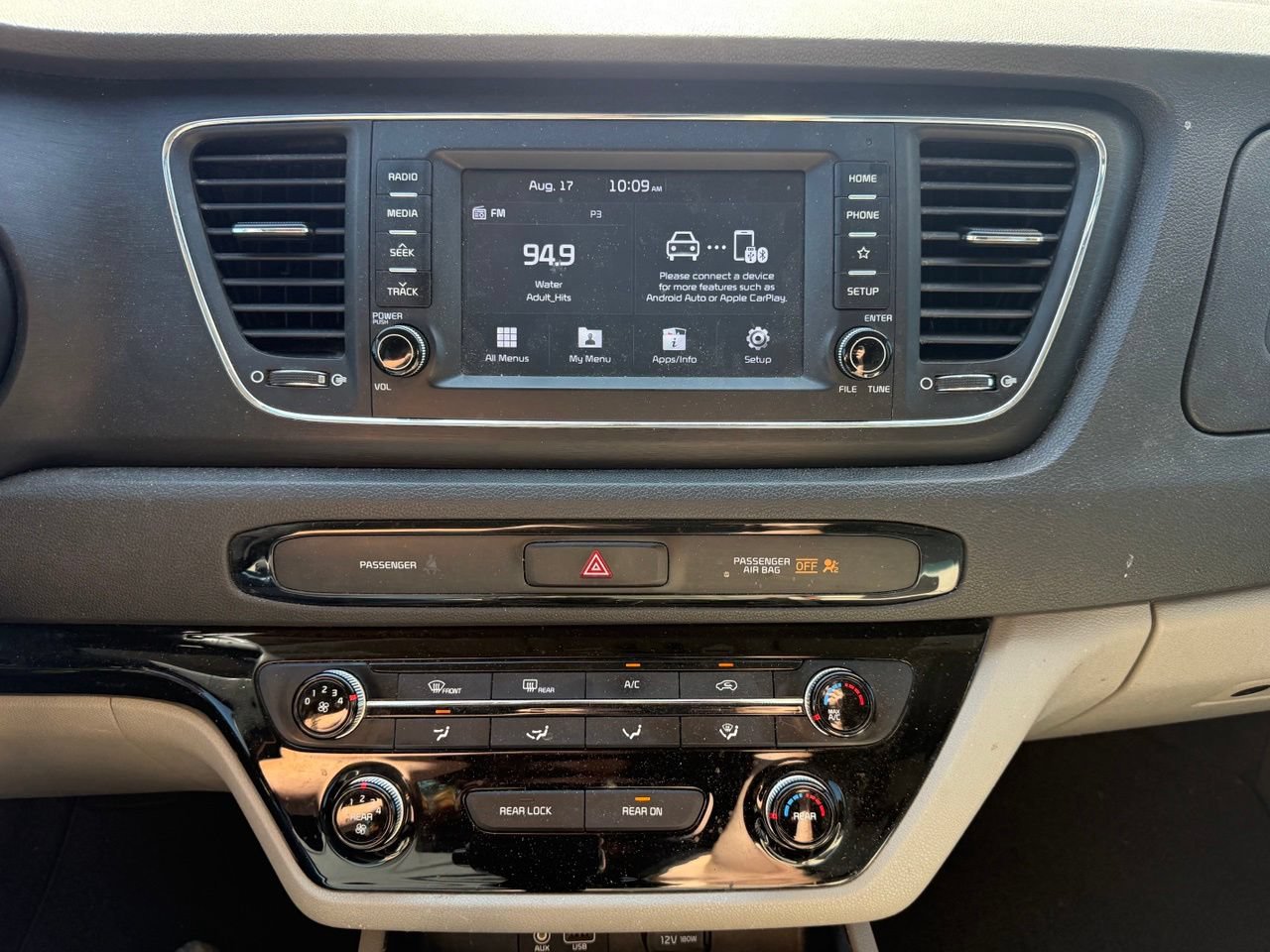 Used 2019 Kia Sedona LX FWD image 19