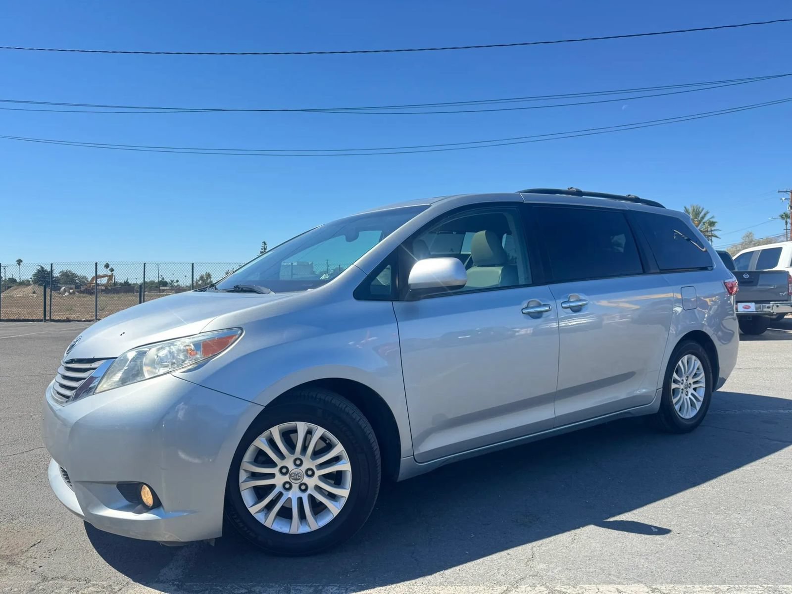 Used 2016 Toyota Sienna XLE w/ XLE Navigation Package FWD image 2
