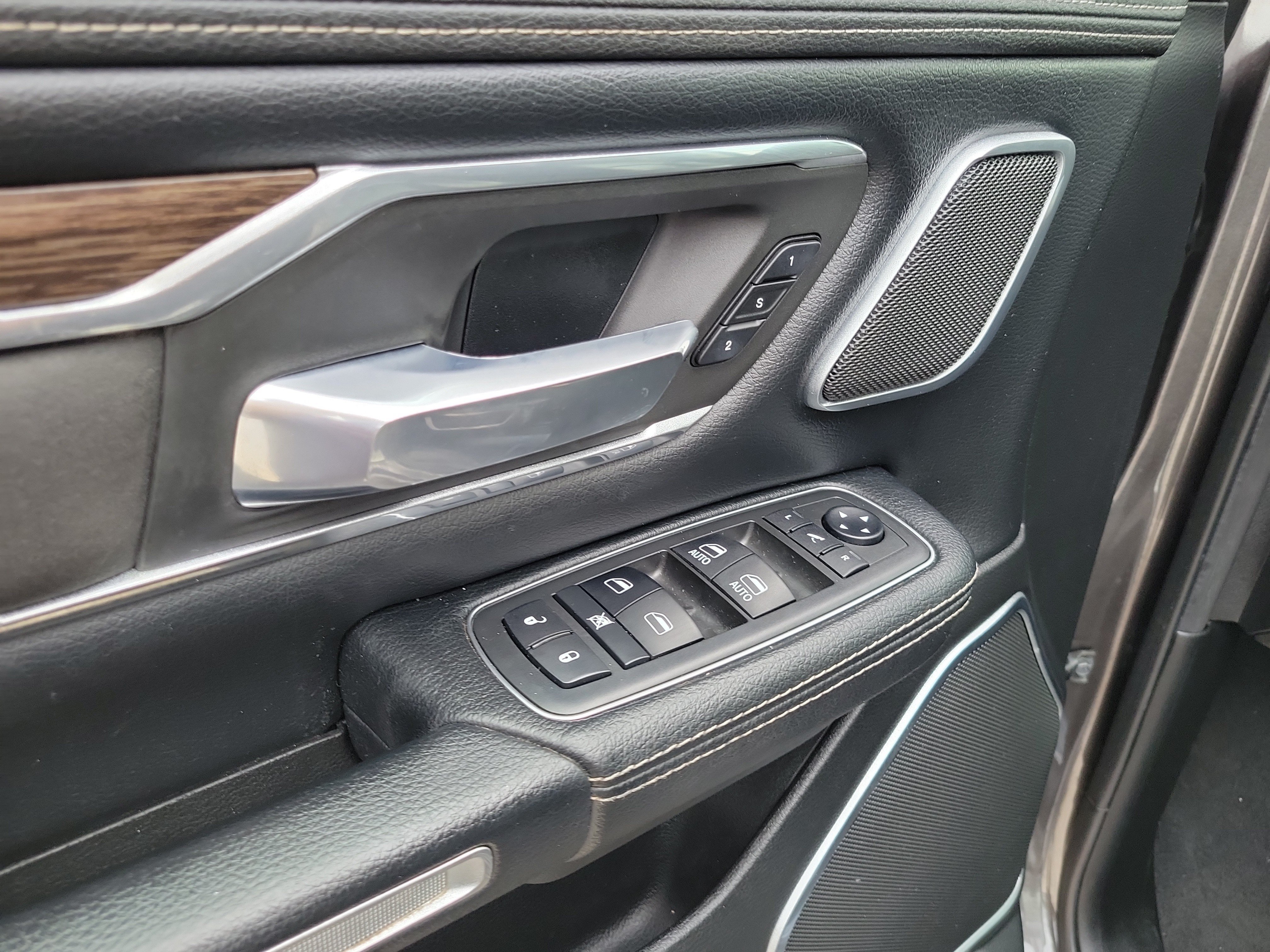 Used 2019 RAM 1500 Laramie RWD image 17