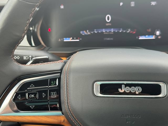 Used 2025 Jeep Grand Cherokee Summit AWD/4WD image 25