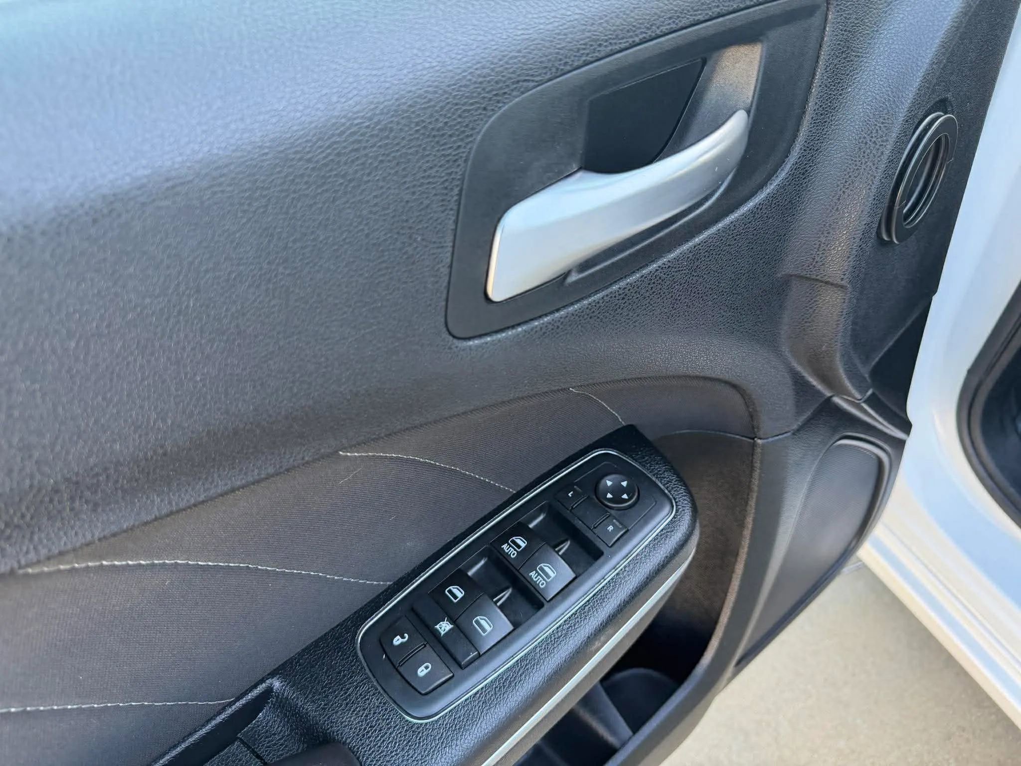 Used 2016 Dodge Charger SXT image 11