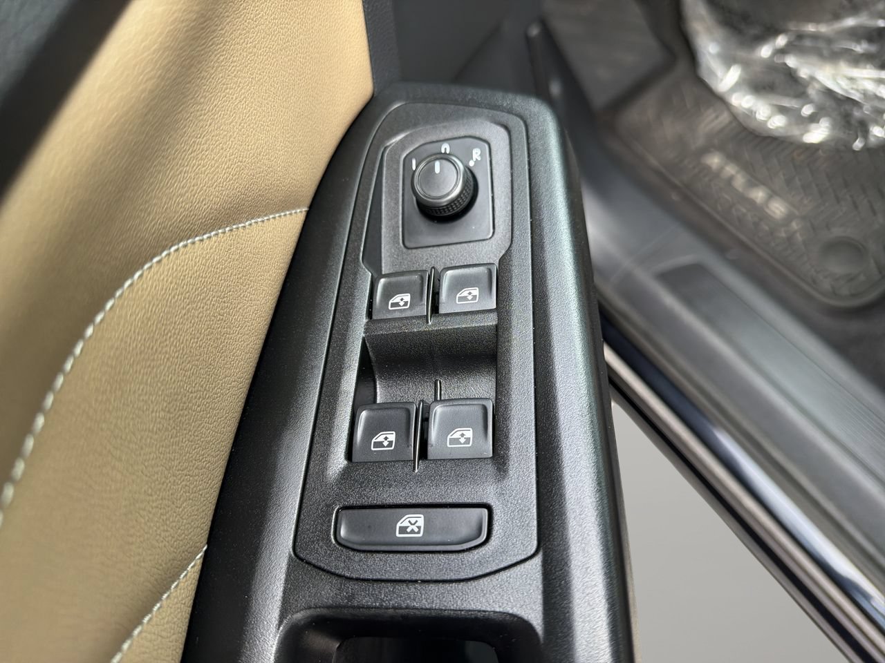 Used 2020 Volkswagen Atlas Cross Sport SEL FWD image 18
