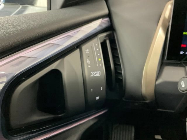 Certified 2025 BMW X3 xDrive30i w/ Premium Package AWD/4WD image 18