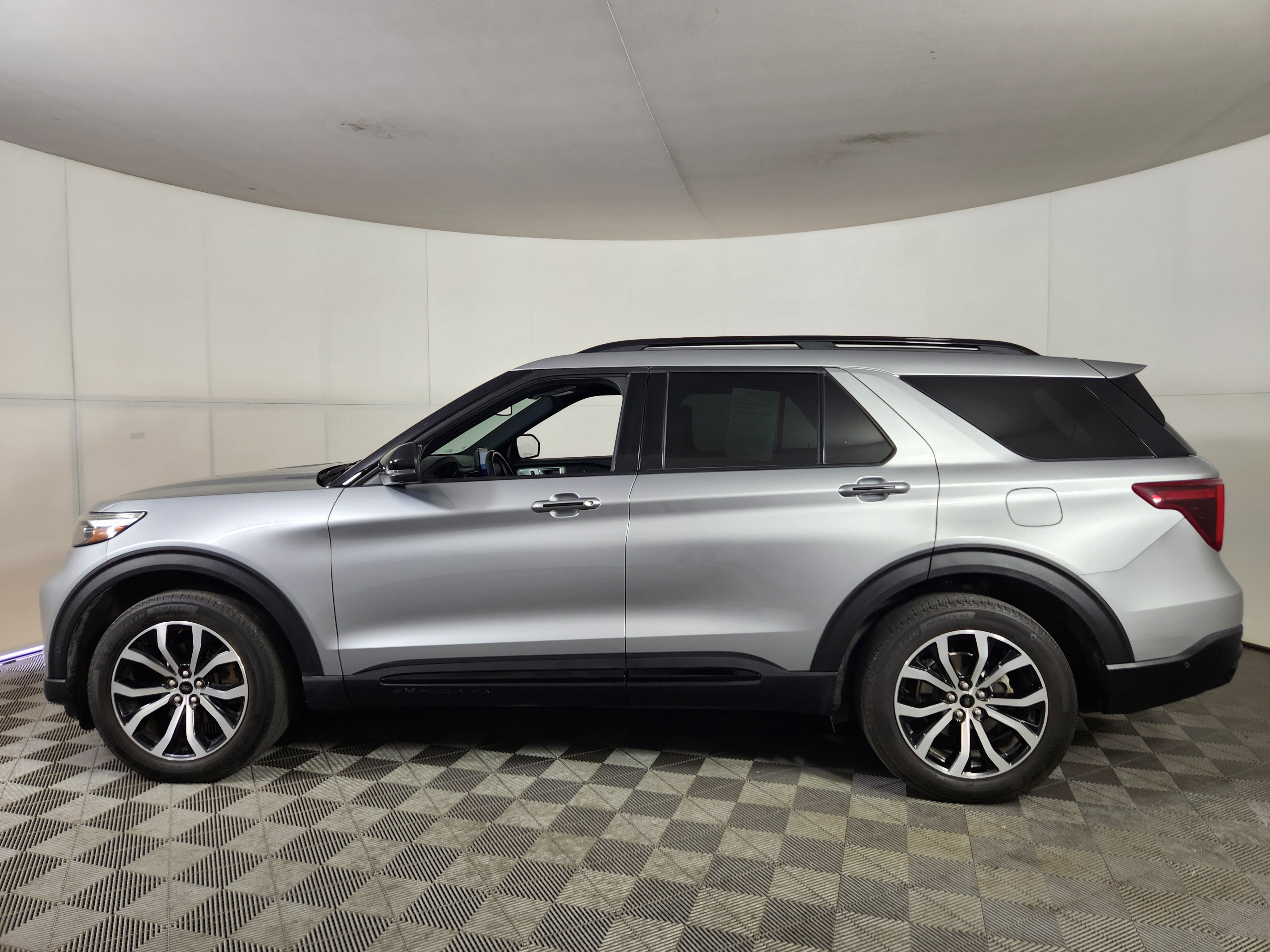 Used 2020 Ford Explorer ST w/ Premium Technology Package AWD/4WD image 4