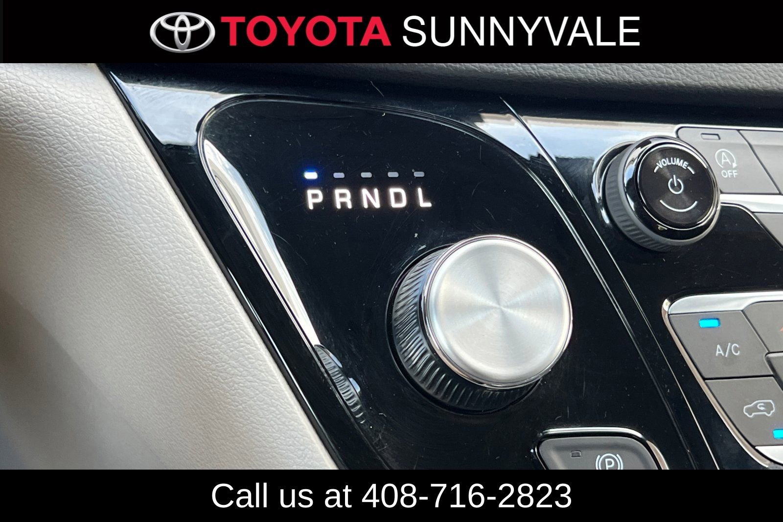 Used 2023 Chrysler Pacifica Touring-L image 26