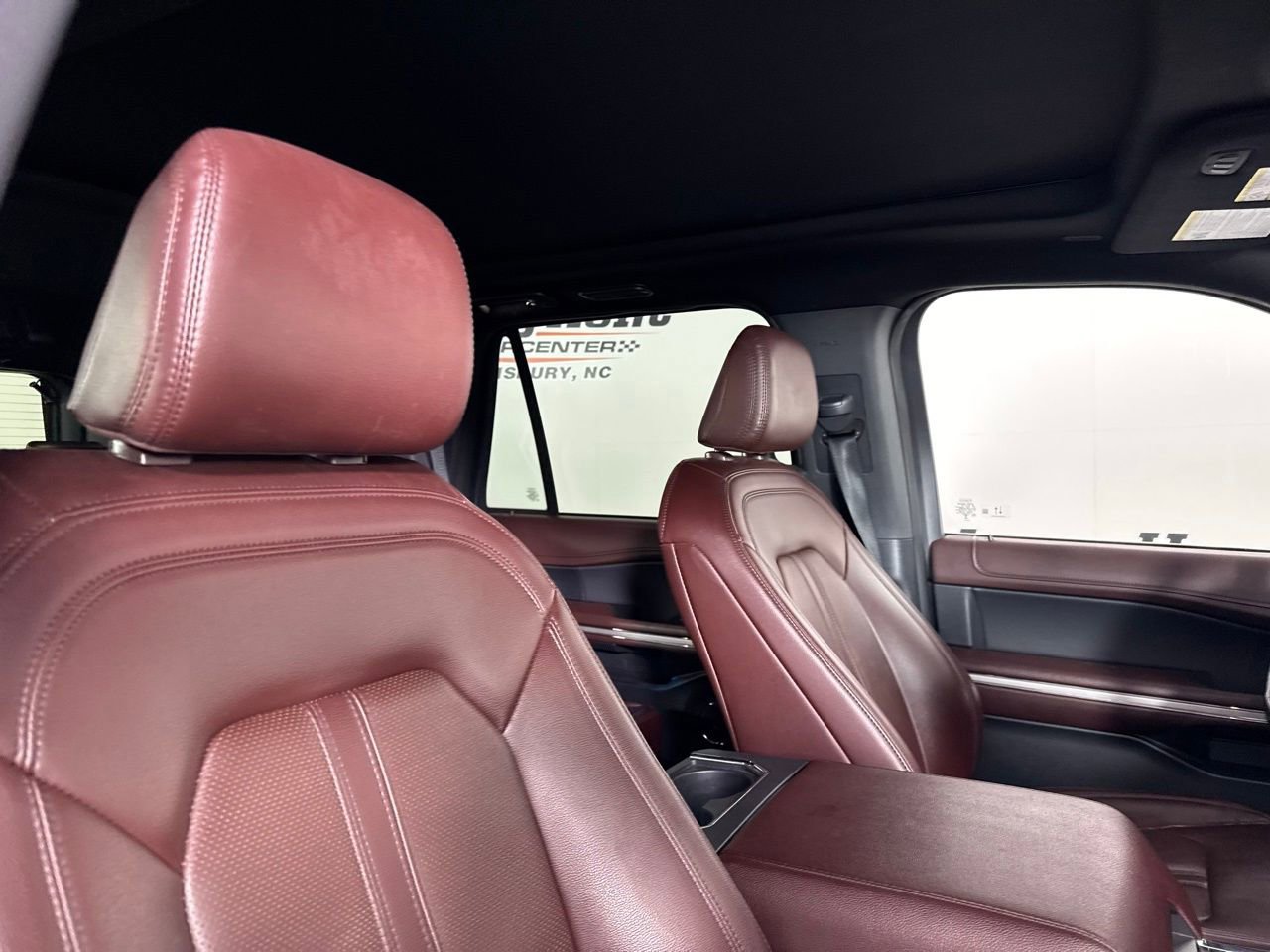 Used 2024 Ford Expedition Limited image 32