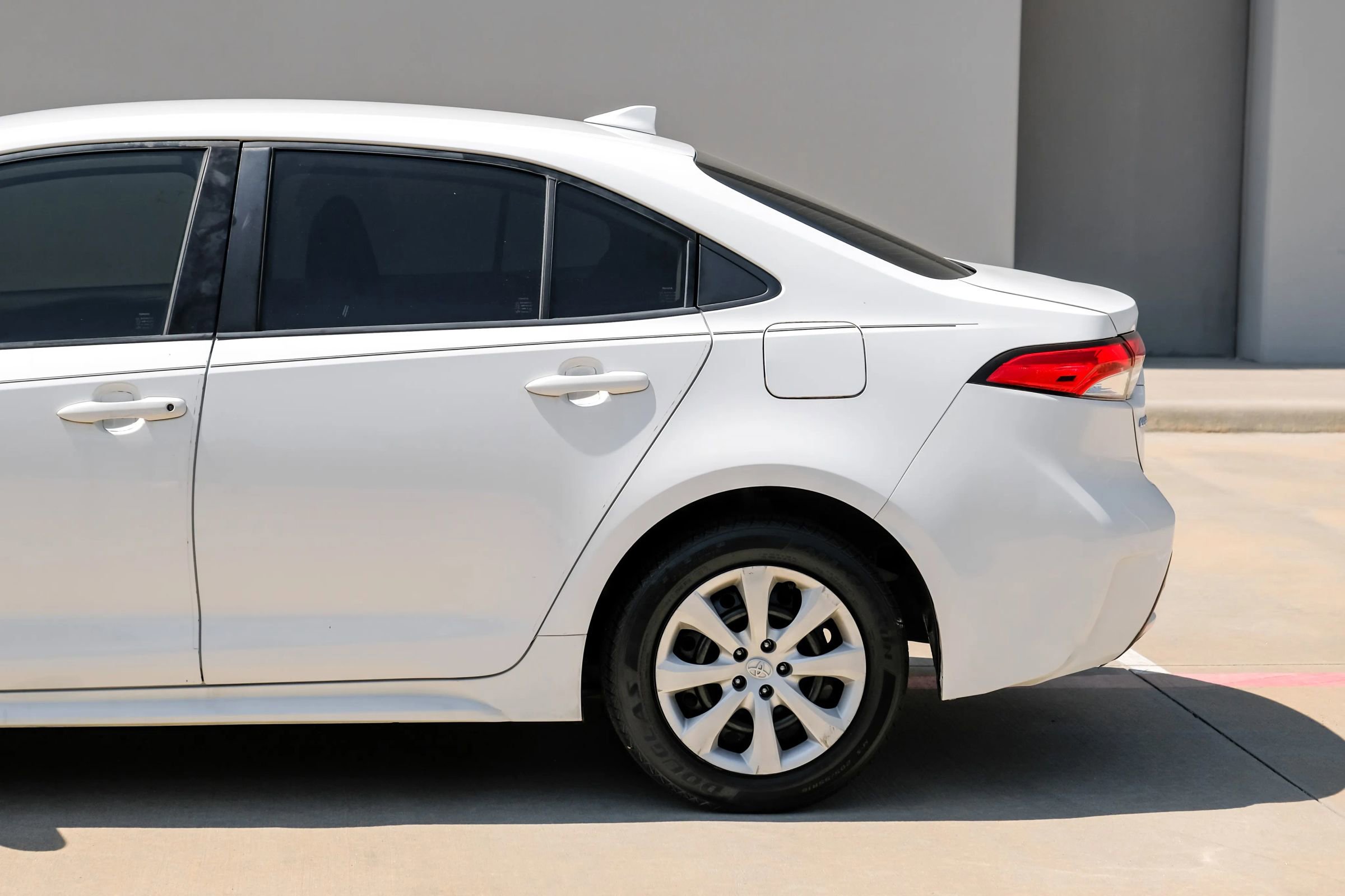 Used 2021 Toyota Corolla LE image 10