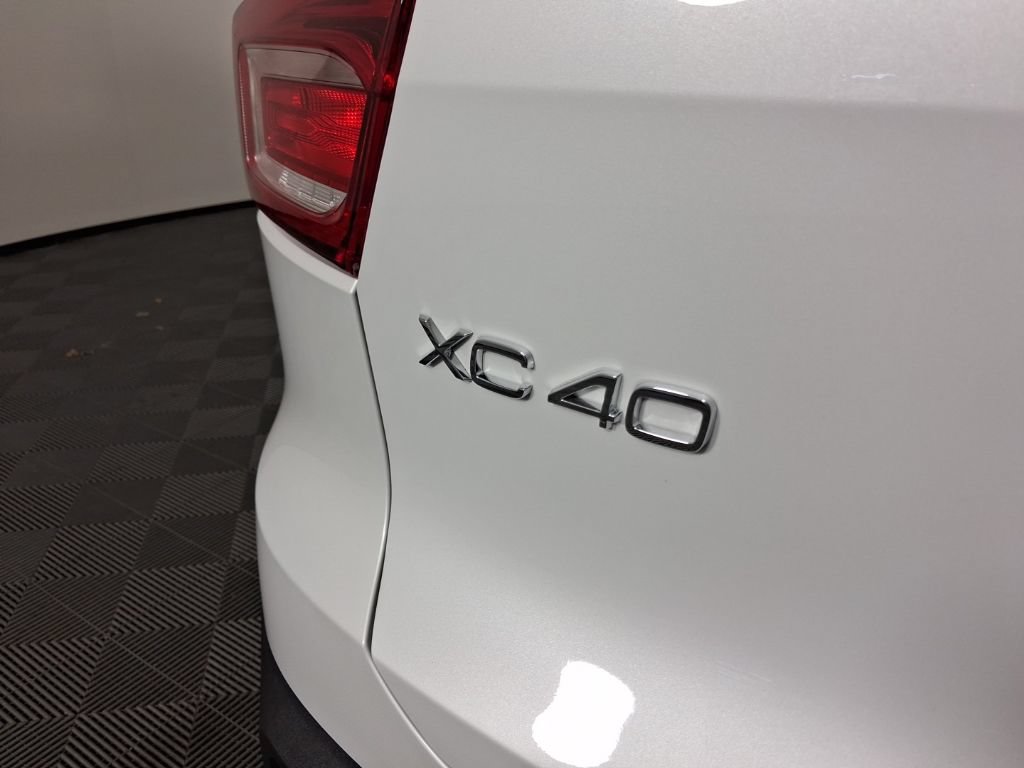 Certified 2026 Volvo XC40 B5 Plus AWD/4WD image 13