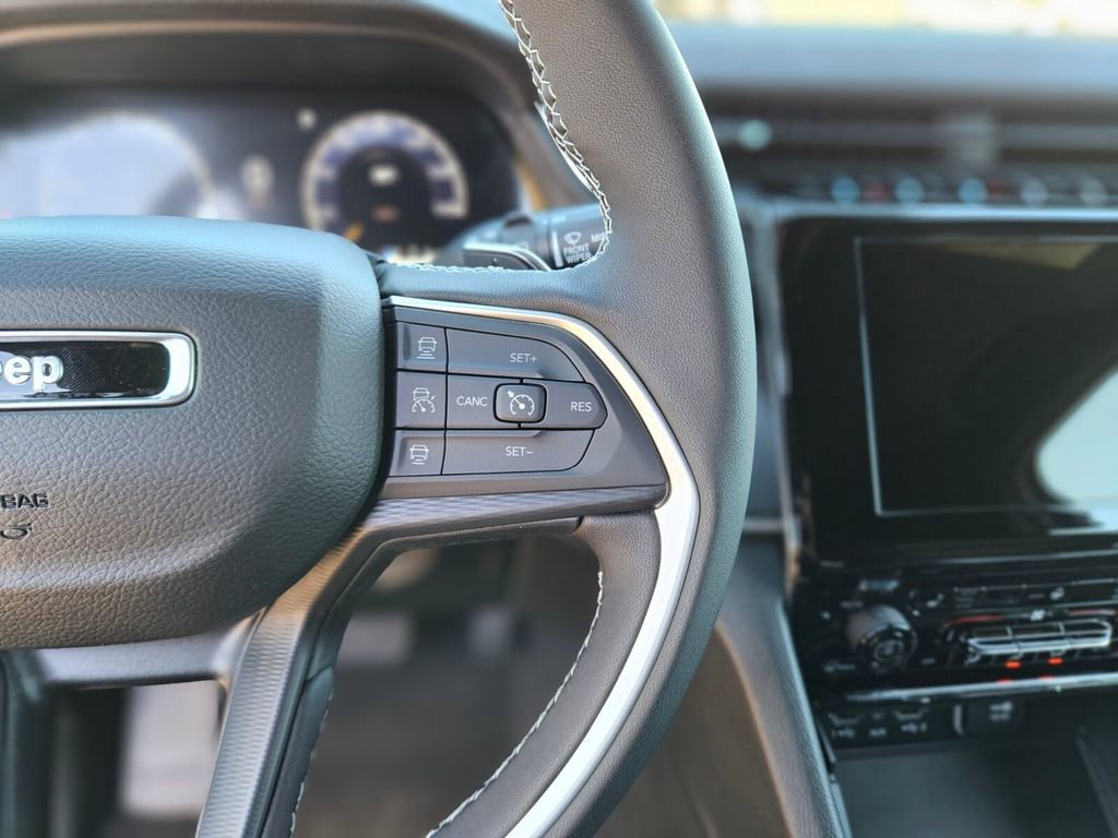 New 2025 Jeep Grand Cherokee Altitude image 26